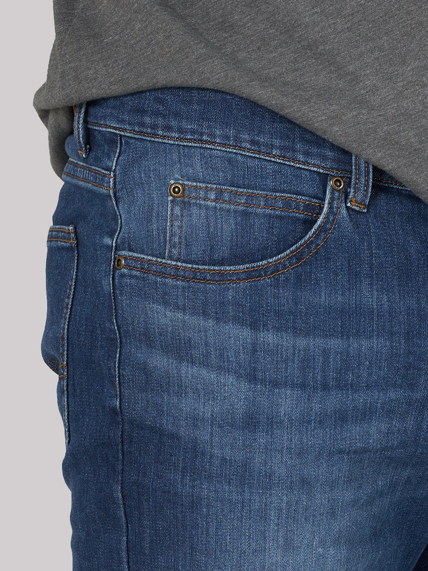 Men's Legendary Regular Fit 5-Pocket Short in Havoc alternative view 3