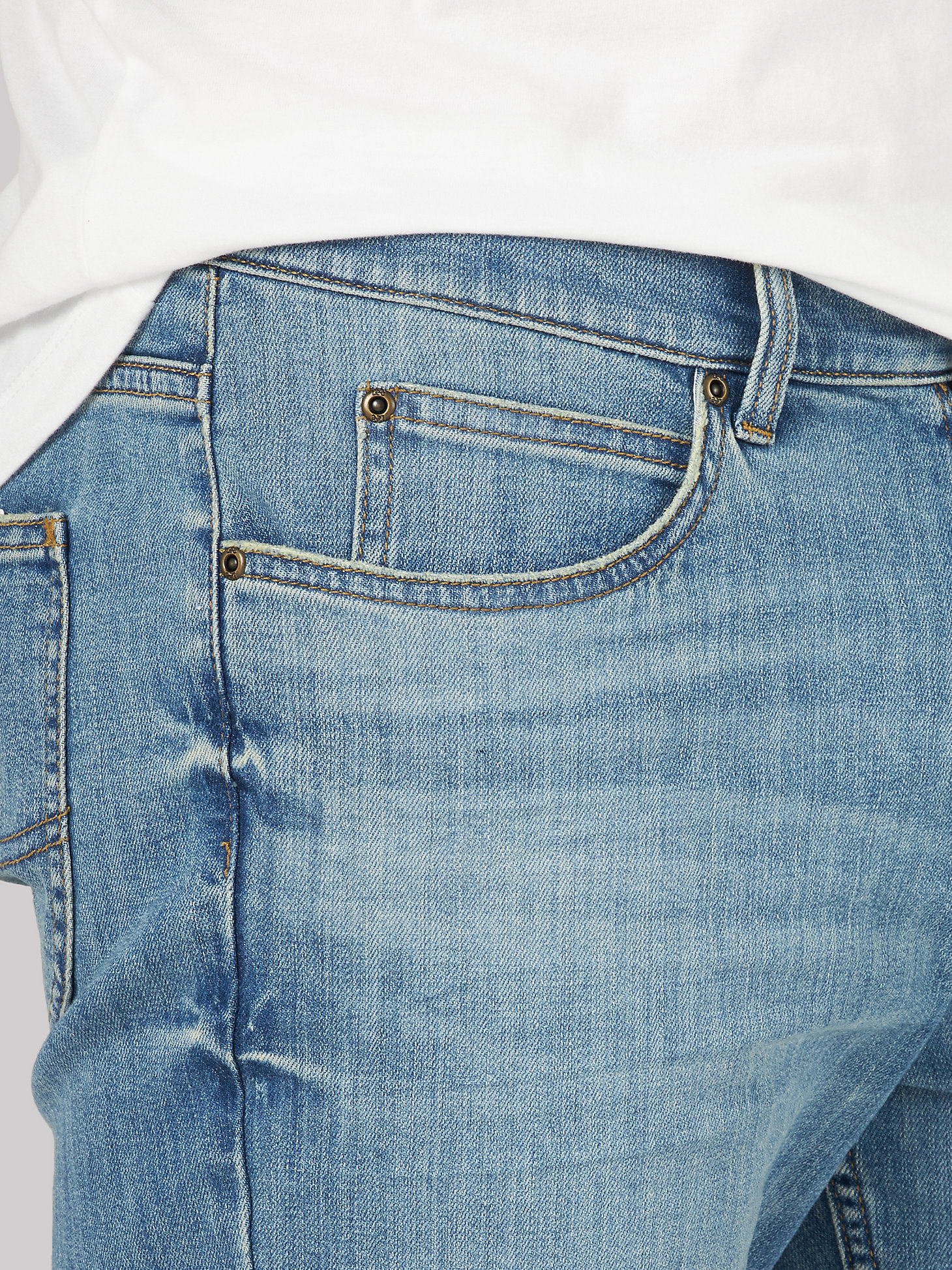 Men's Legendary Regular Fit 5-Pocket Short in Venture alternative view 3