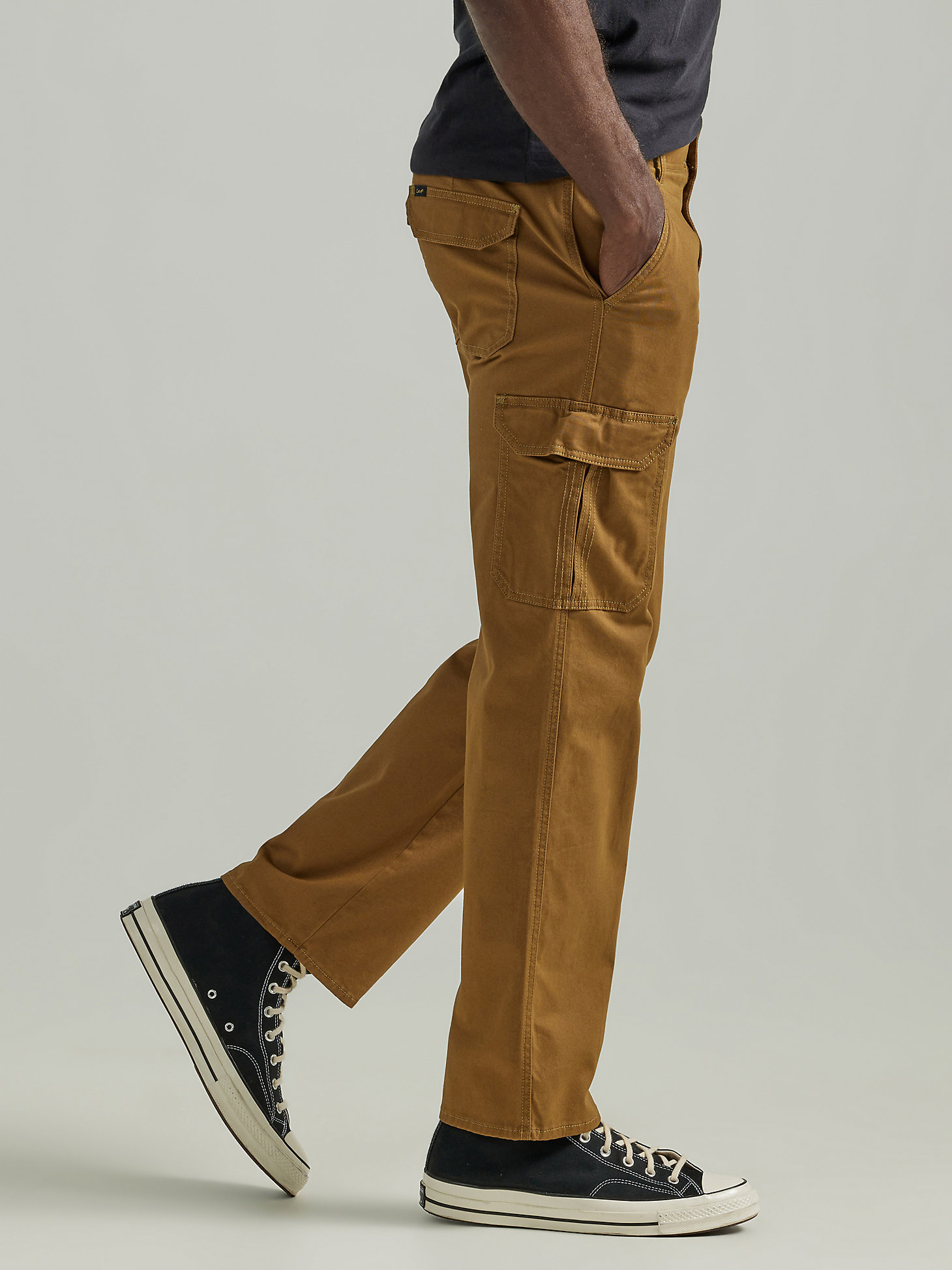 Men's Extreme Motion Cargo Twill Pant in Tumbleweed alternative view 3