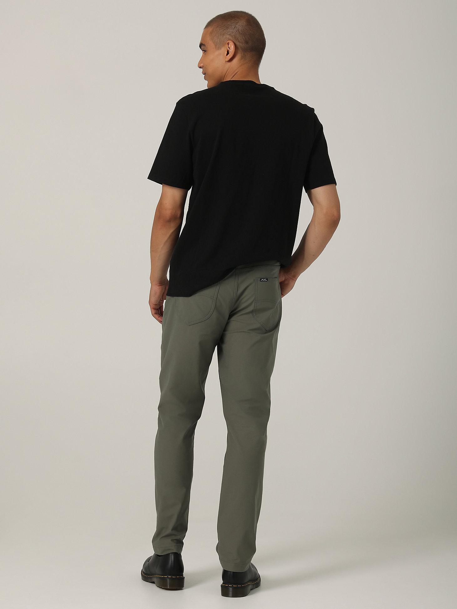 Men’s H.D. Maverick Relaxed Tapered Pant in Fort Green alternative view 1