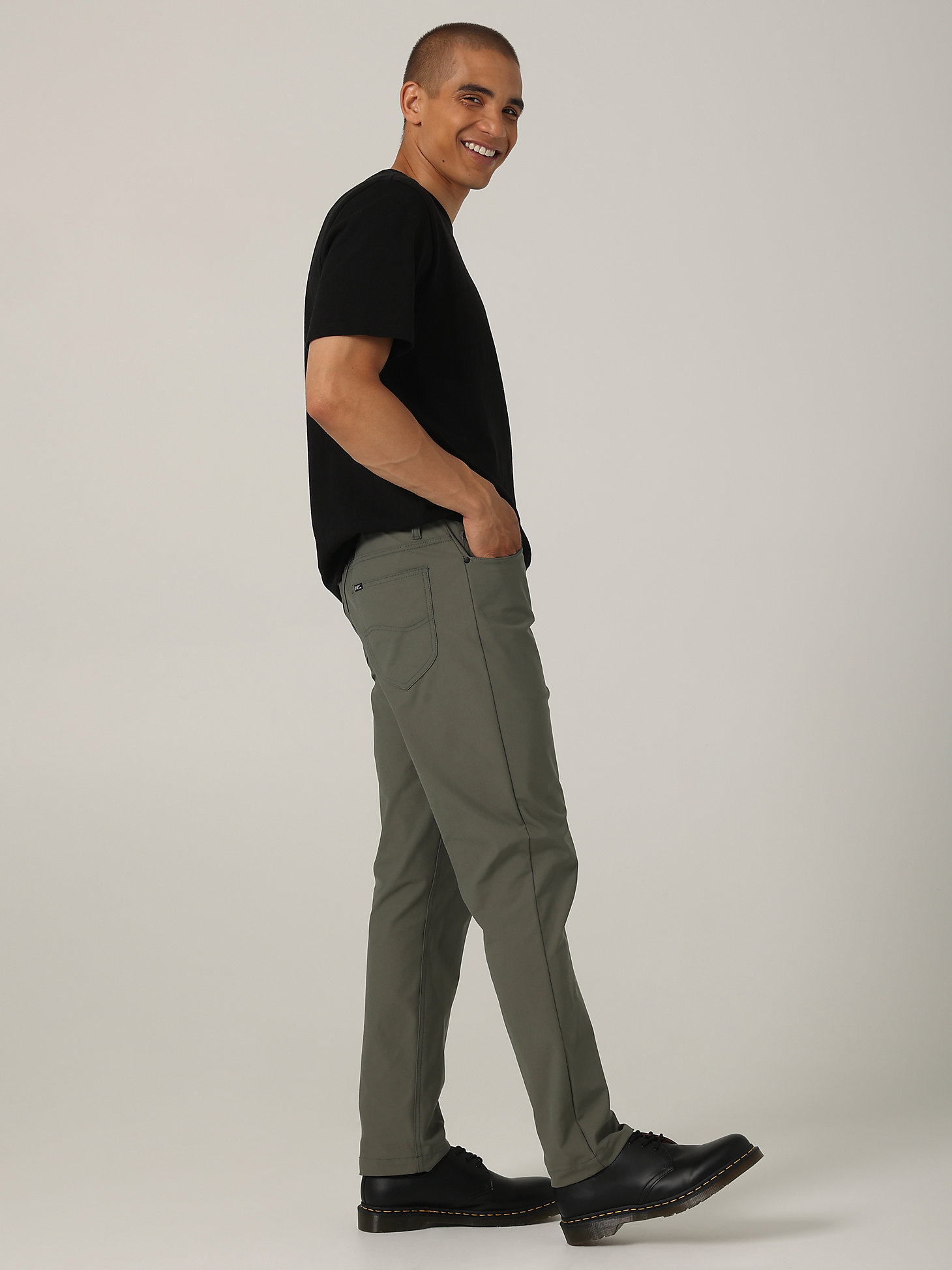 Men’s H.D. Maverick Relaxed Tapered Pant in Fort Green alternative view 2