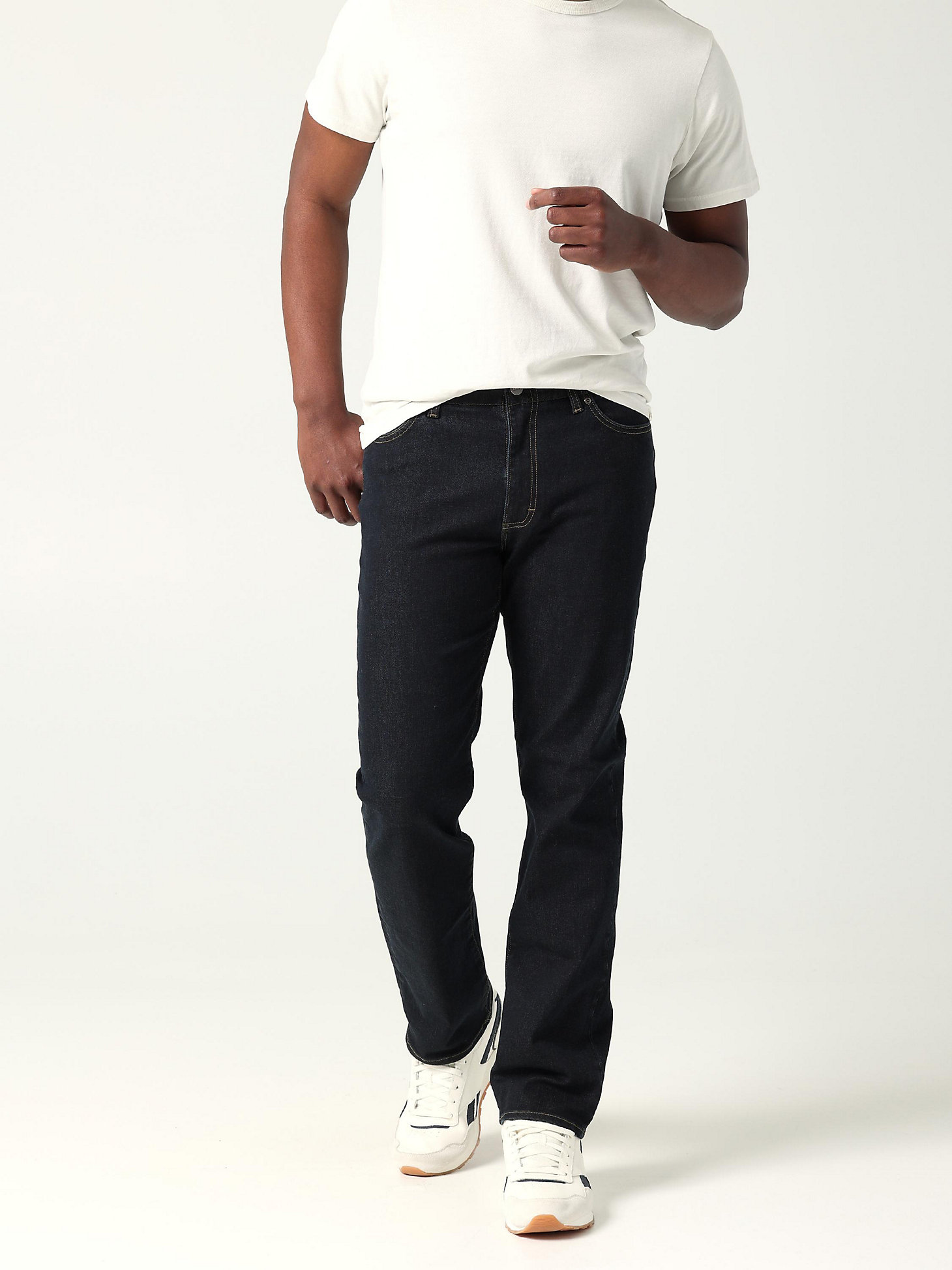 Men's Extreme Motion MVP Relaxed Straight Jean in Rinse main view