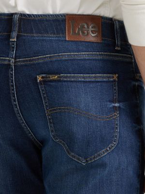 Men's Extreme Motion Regular Fit Straight Leg Jean in Oleo alternative view 4