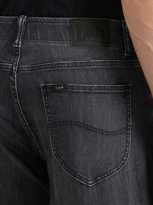 MEN'S EXTREME MOTION STRAIGHT FIT TAPERED LEG JEAN IN WASHED BLACK