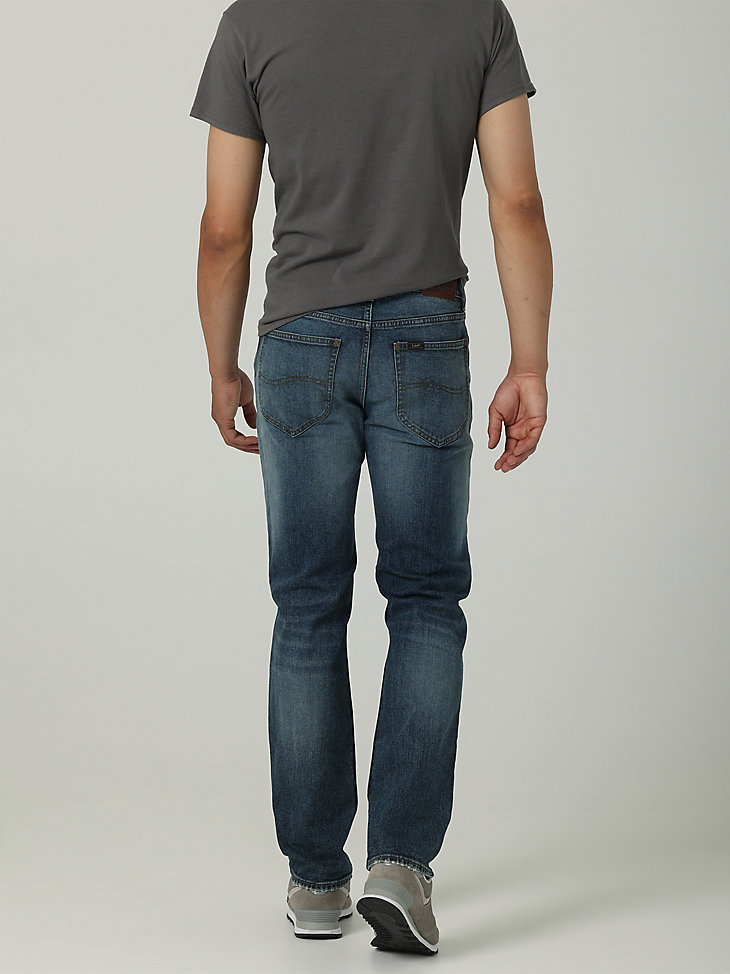 Men's Relaxed Fit Tapered Jean in Mikheil alternative view