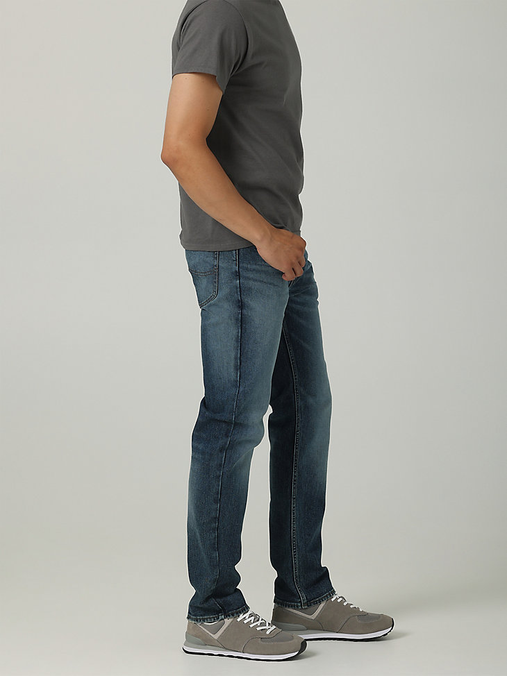 Men's Relaxed Fit Tapered Jean in Mikheil alternative view 2