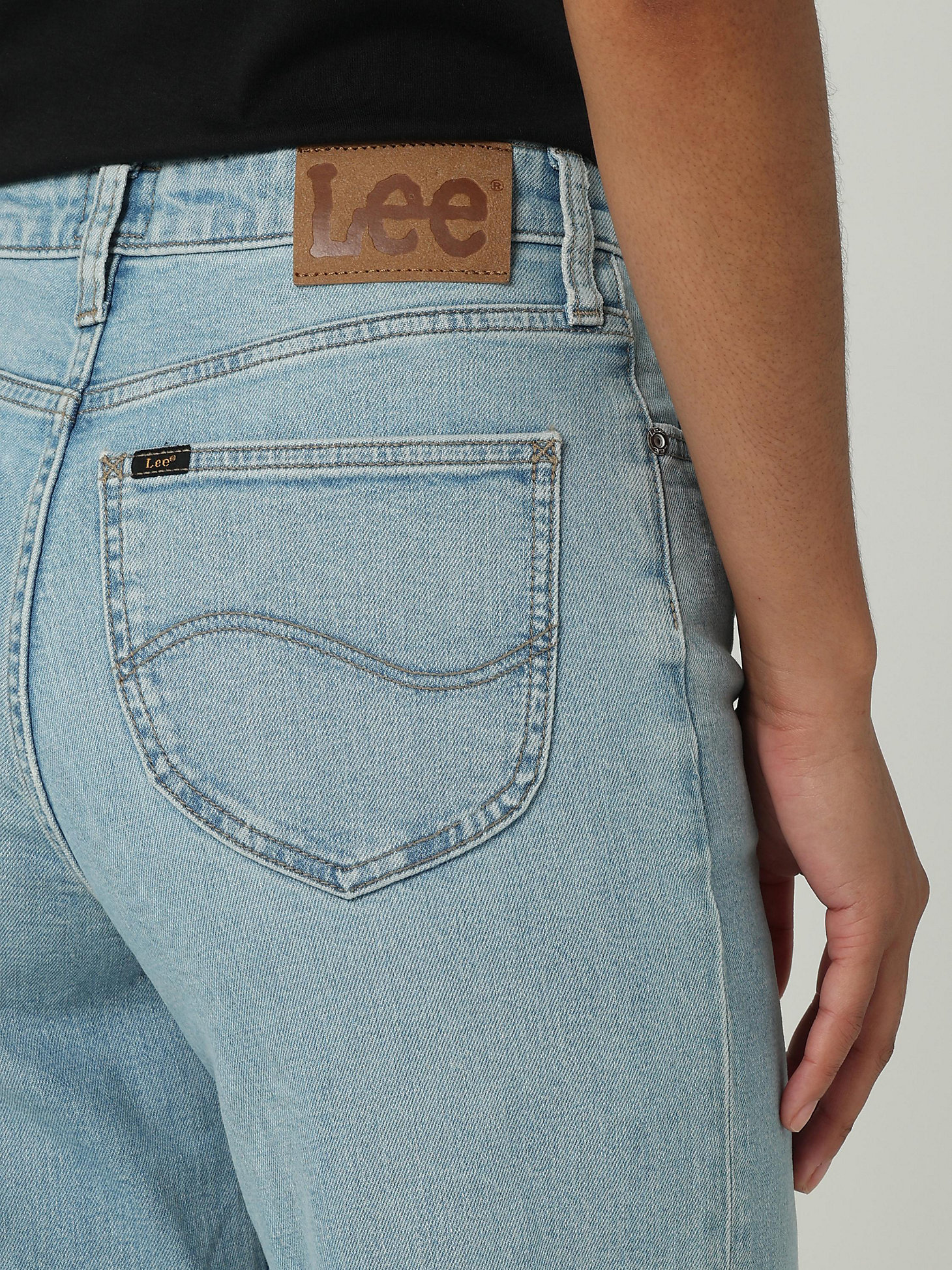 Women’s Lee European Collection High Rise Crop Wide Leg Jean alternative view 5