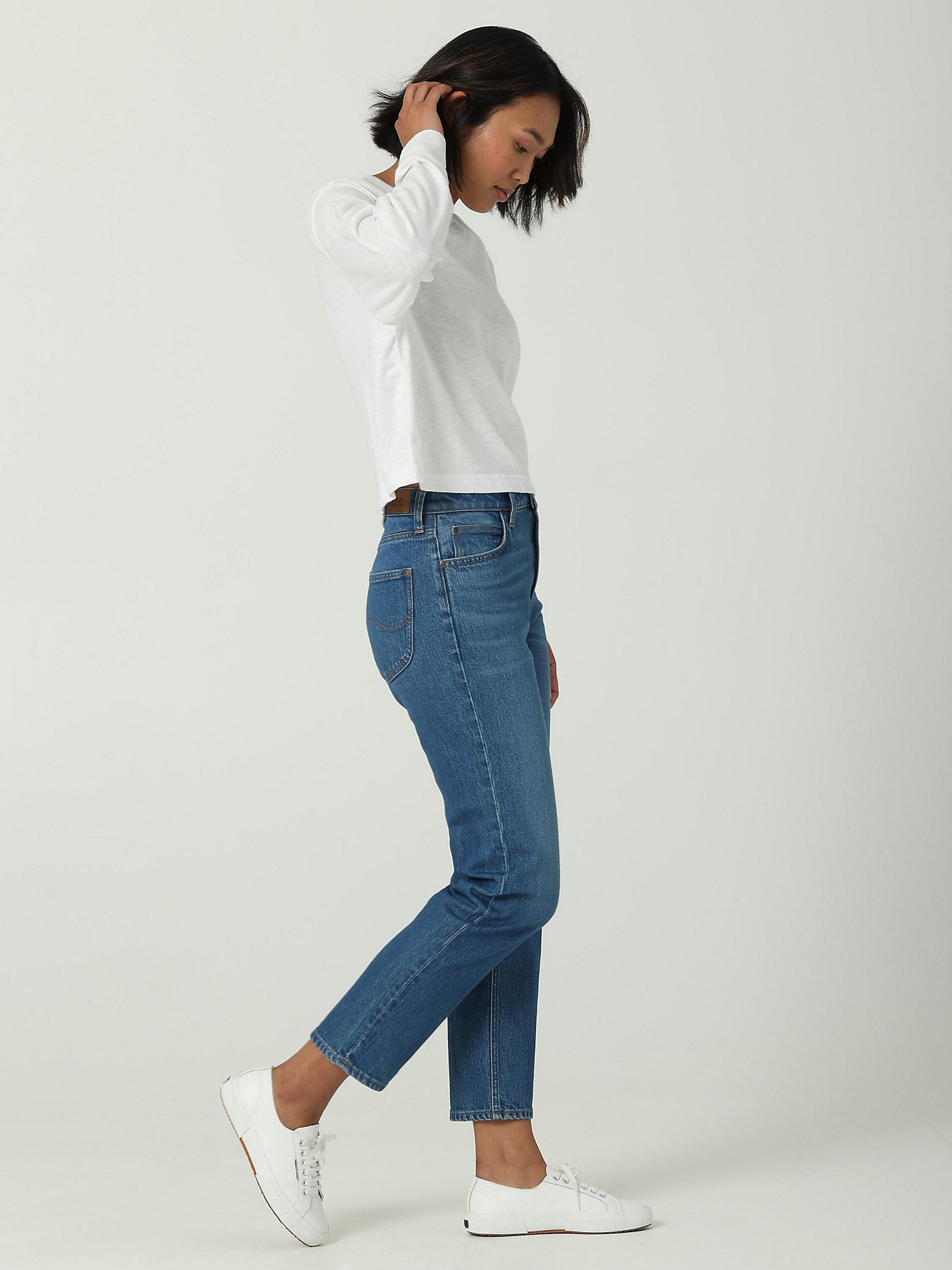 Women's Vintage Modern High Rise Straight Leg Jean alternative view 2