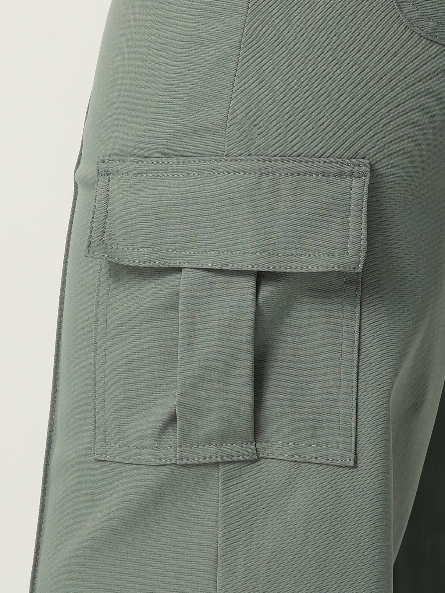 Women's Flex-to-Go Seamed Cargo Straight Leg Pant in Fort Green alternative view 3