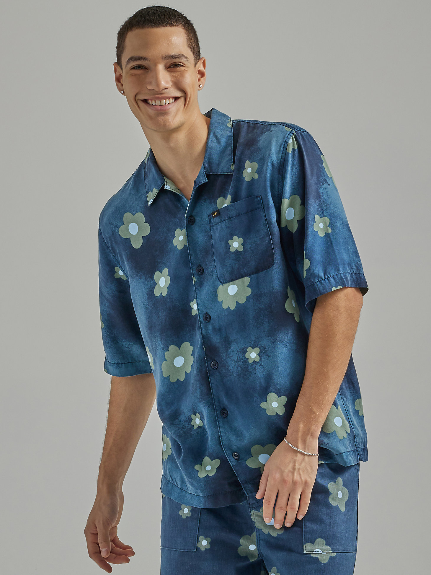 Men's Oversized Floral Resort Shirt in Rivet Navy Floral main view