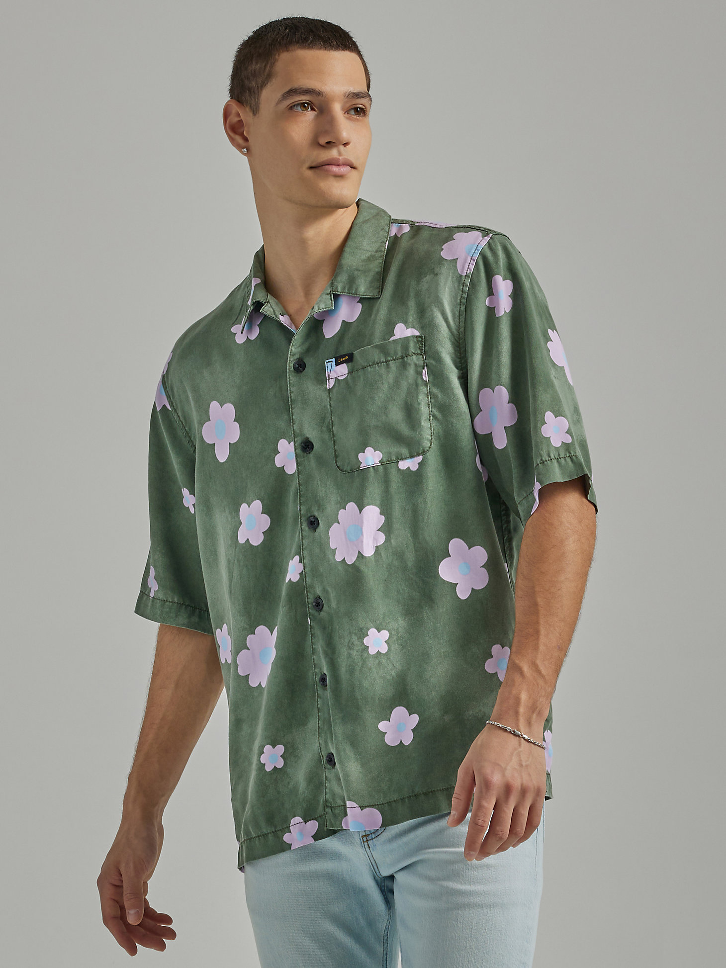 Men's Oversized Floral Shirt in Fort Green Floral alternative view 2