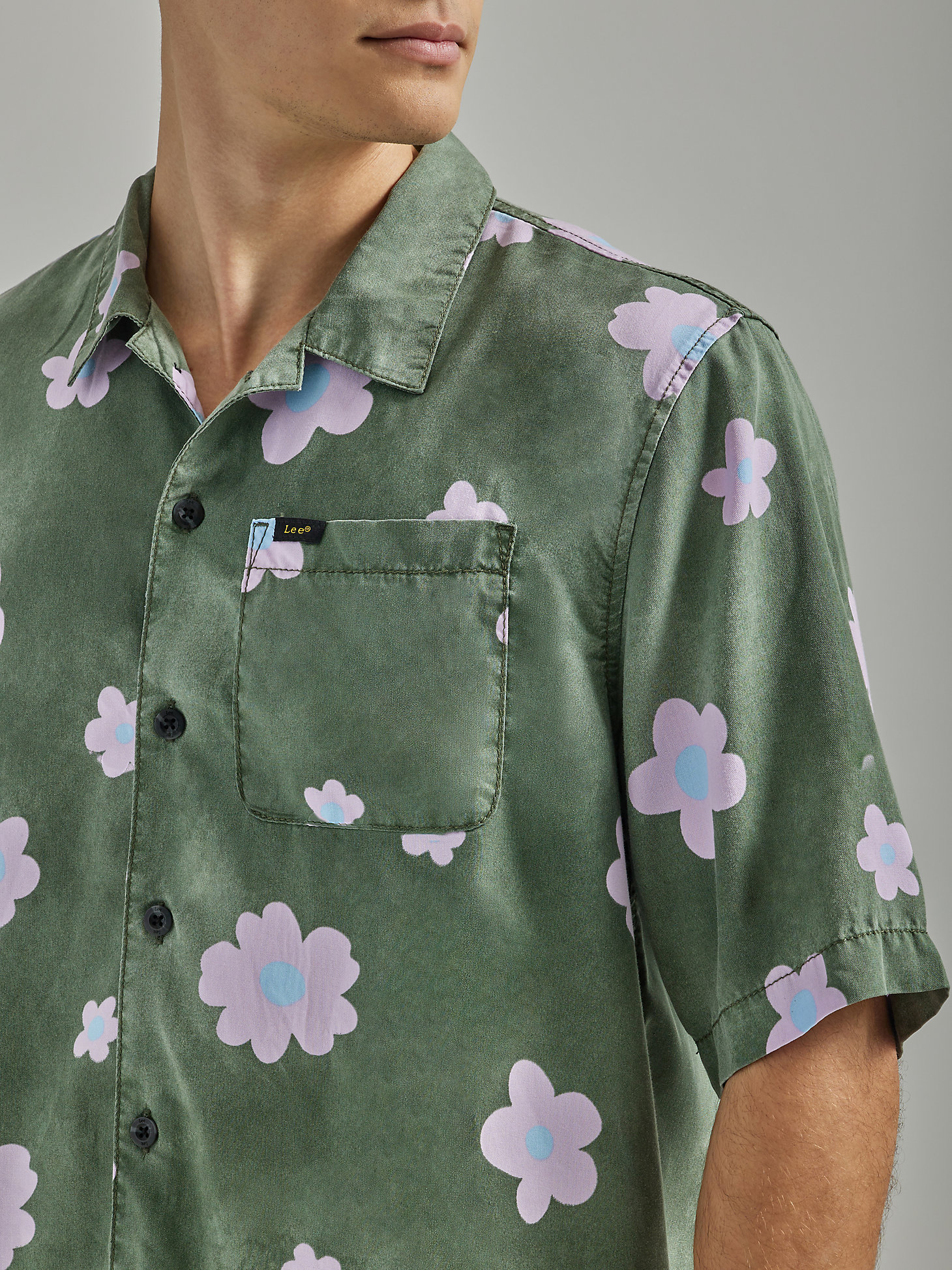 Men's Oversized Floral Shirt in Fort Green Floral alternative view 3