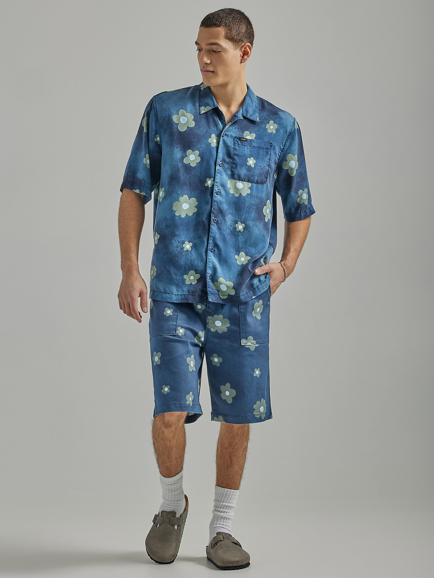 Men's Chetopa Pleated Front Short in Rivet Navy Floral main view