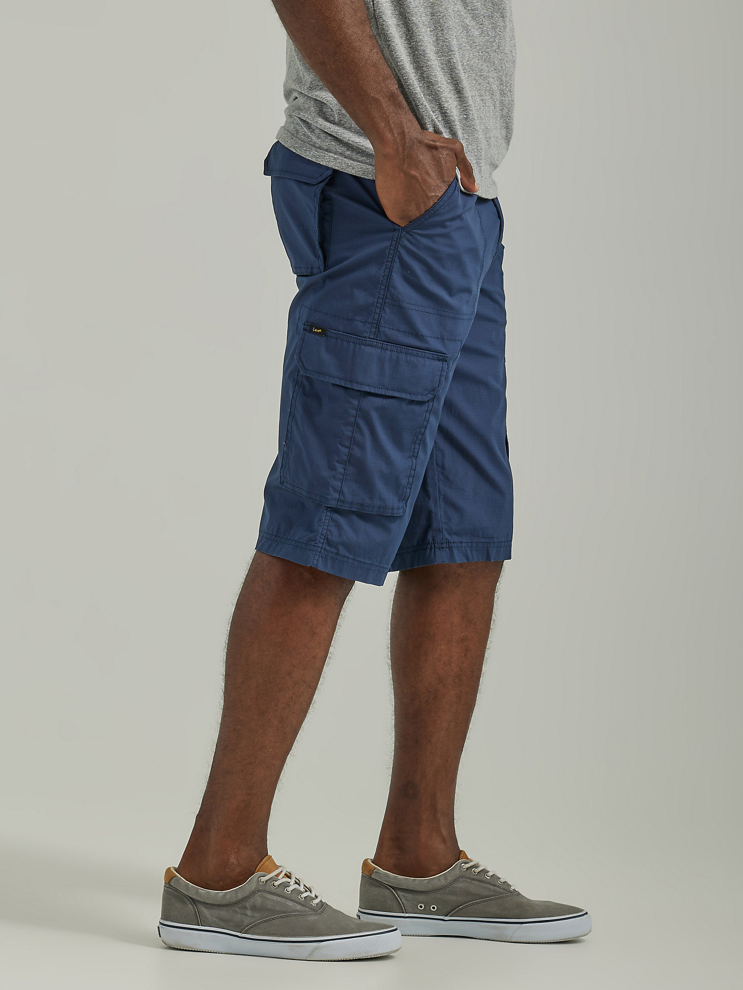 Men's Extreme Motion Cameron Relaxed Fit Cargo Short in Navy alternative view 2