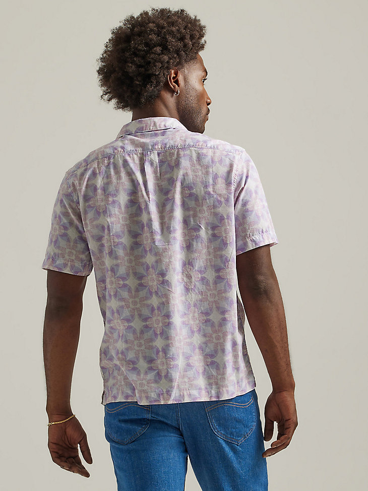 Men's Relaxed Fit Floral Resort Shirt in Foggy Gray alternative view