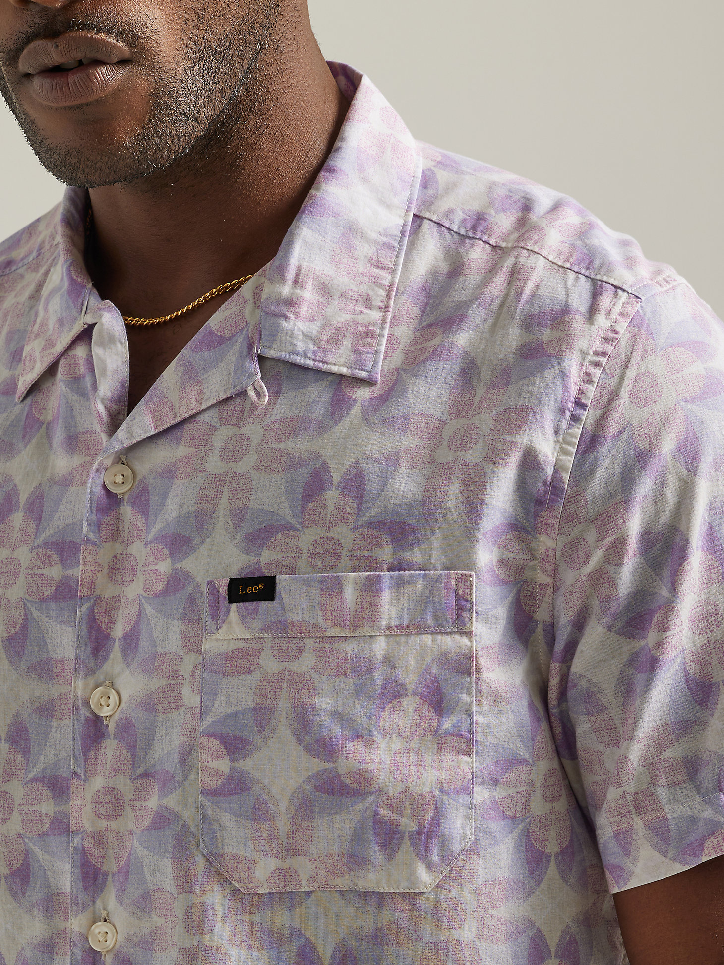 Men's Relaxed Fit Floral Resort Shirt in Foggy Gray alternative view 2