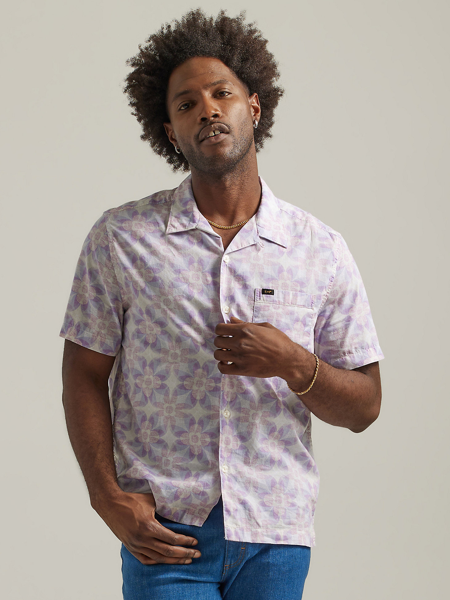 Men's Relaxed Fit Floral Resort Shirt in Foggy Gray alternative view 3