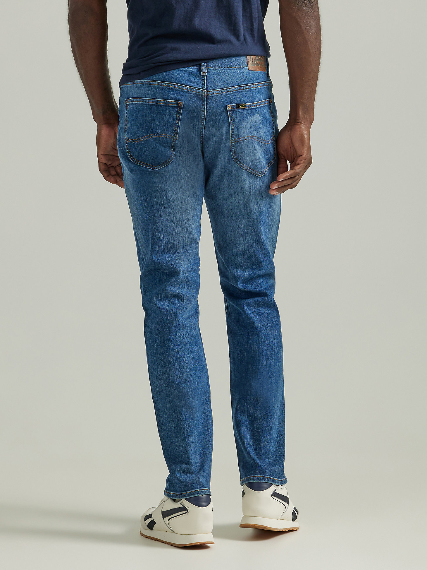 Men's Extreme Motion Athletic Tapered Leg Jean in Ellos alternative view 2