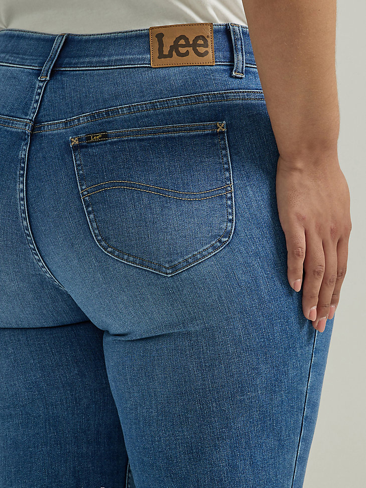 Women's Ultra Lux Comfort with Flex Motion Bootcut Jean (Plus) in Indigo Facet alternative view 5