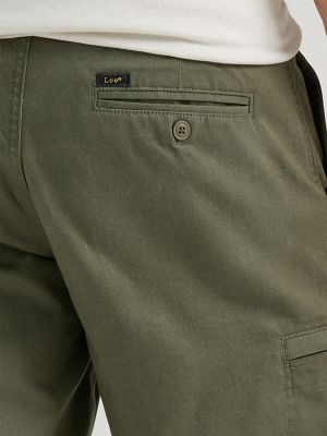 Men's Extreme Motion Welt Cargo Short in Olive Grove