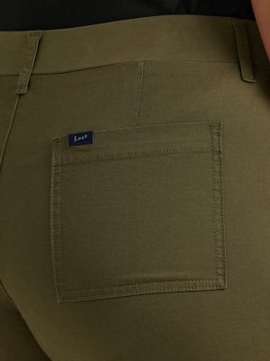 Women's Ultra Lux Comfort with Flex-to-Go Relaxed Fit Cargo Short (Plus)