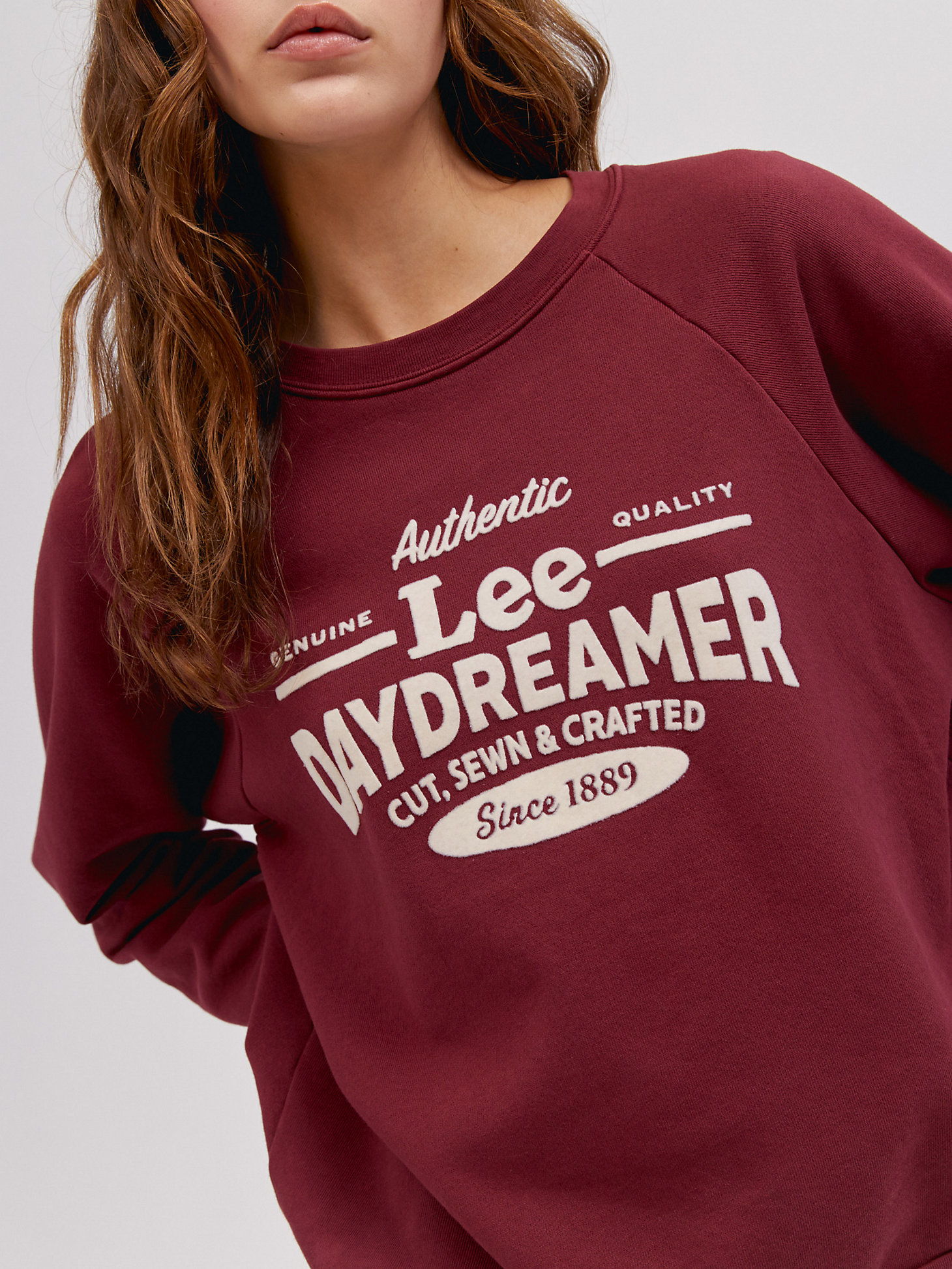 Women's Lee x Daydreamer Workwear Raglan Sweatshirt in Vintage Maroon alternative view 1