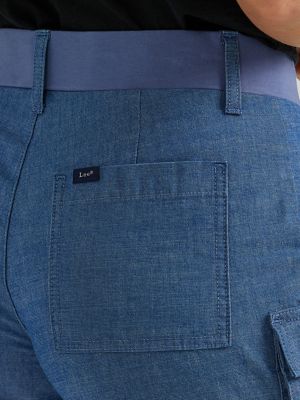 Women's Ultra Lux Comfort with Flex-to-Go Relaxed Fit Cargo Short in Chambray alternative view 4