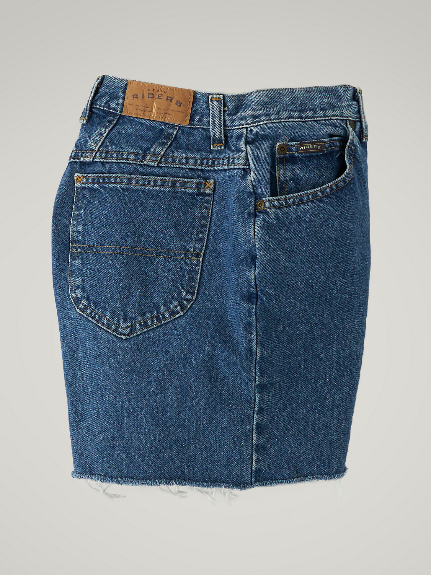 Women's Vintage Cut-Off Shorts WS36 (Size 31) in Dark Denim alternative view 2