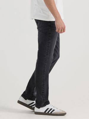 Men's Extreme Motion Regular Taper Jean in Farrow alternative view 3