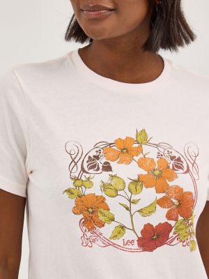 Women's Floral Wreath Graphic Tee in Mauve Morn alternative view 2