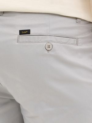 Men's Extreme Motion 7" Flat Front Short in Drizzle