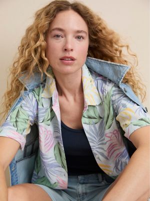 Women's Crop Fit Camp Shirt in Dew alternative view