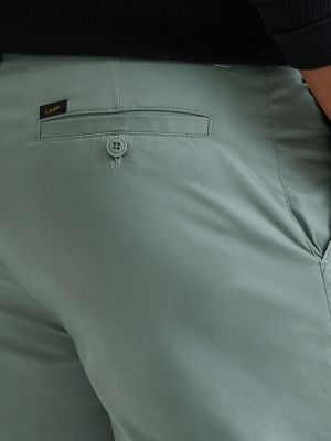 Men's Extreme Motion 7" Flat Front Short in Desert Sage alternative view 4