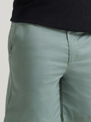 Men's Extreme Motion 7" Flat Front Short in Desert Sage alternative view 5