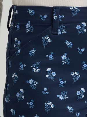 Women's Legendary Chino Pant in Mood Indigo Floral alternative view 5