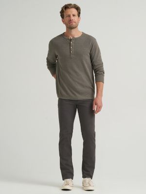 Men's Extreme Motion Slim Straight Twill Jean
