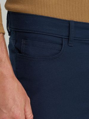 Men's Legendary Regular Taper Pant in Rivet Navy
