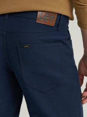 Men's Legendary Regular Taper Pant in Rivet Navy