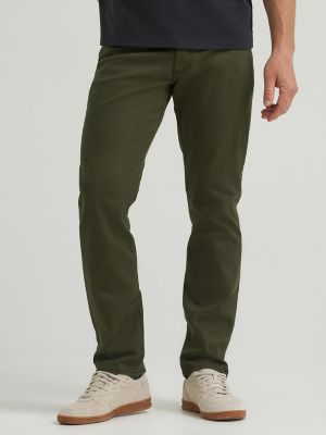 Men's Extreme Motion Straight Fit Tapered Leg Jean in Deep Depths