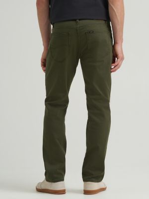 Men's Extreme Motion Straight Fit Tapered Leg Jean in Deep Depths