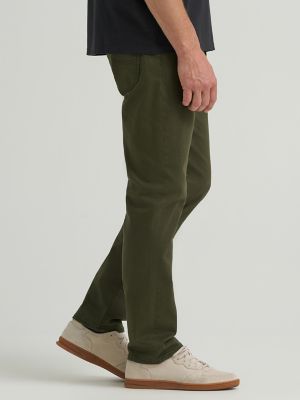 Men's Extreme Motion Straight Fit Tapered Leg Jean in Deep Depths