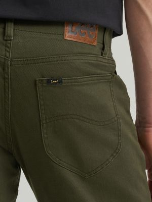 Men's Extreme Motion Straight Fit Tapered Leg Jean in Deep Depths
