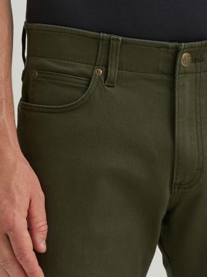 Men's Extreme Motion Straight Fit Tapered Leg Jean in Deep Depths
