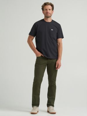 Men's Extreme Motion Straight Fit Tapered Leg Jean in Deep Depths
