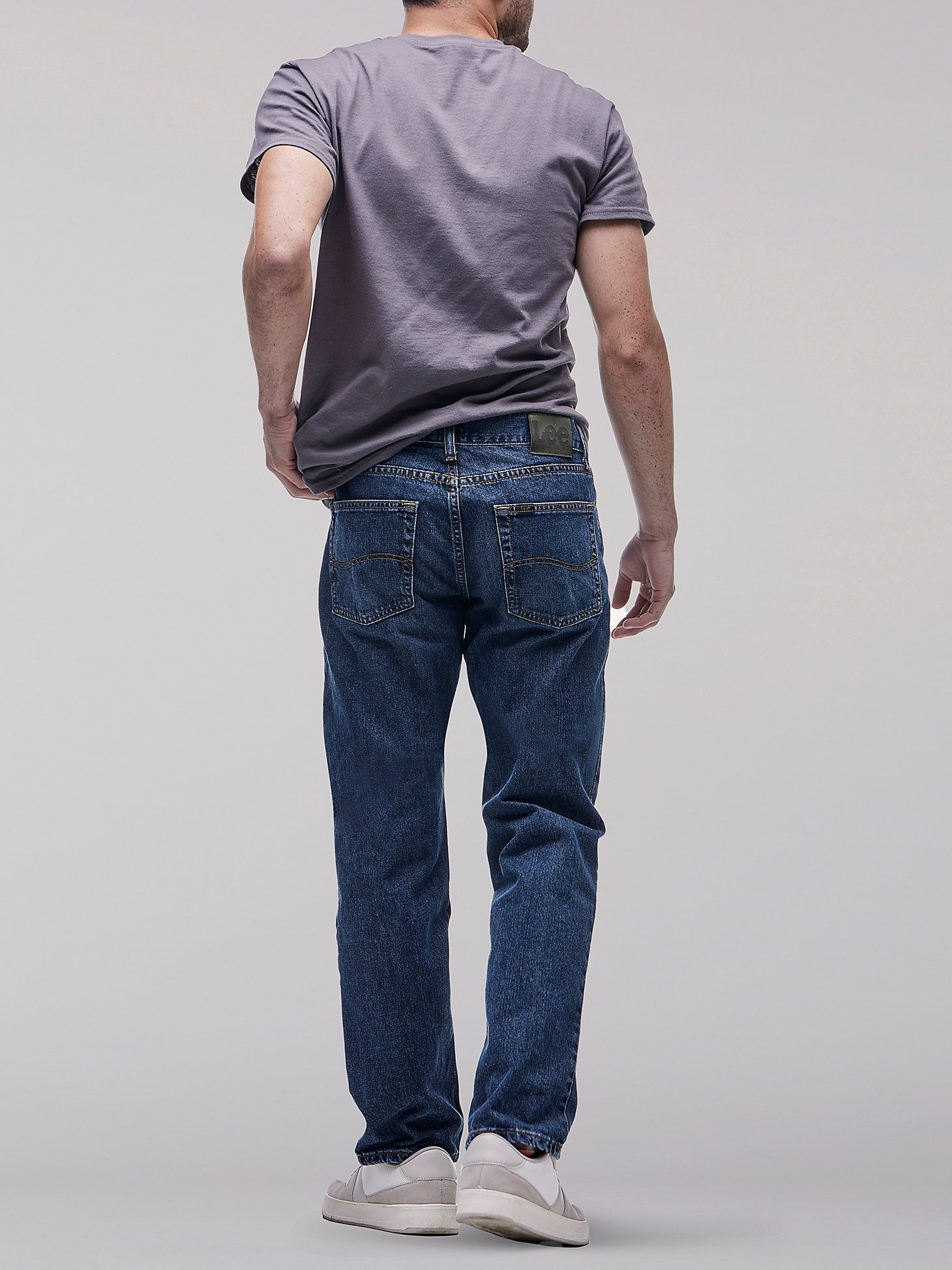 Men's 100% Cotton Regular Fit Straight Leg Jean in Lieutenant alternative view 1