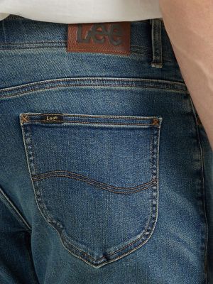 Men's Extreme Motion Straight Fit Tapered Leg Jean in Mayday alternative view 4