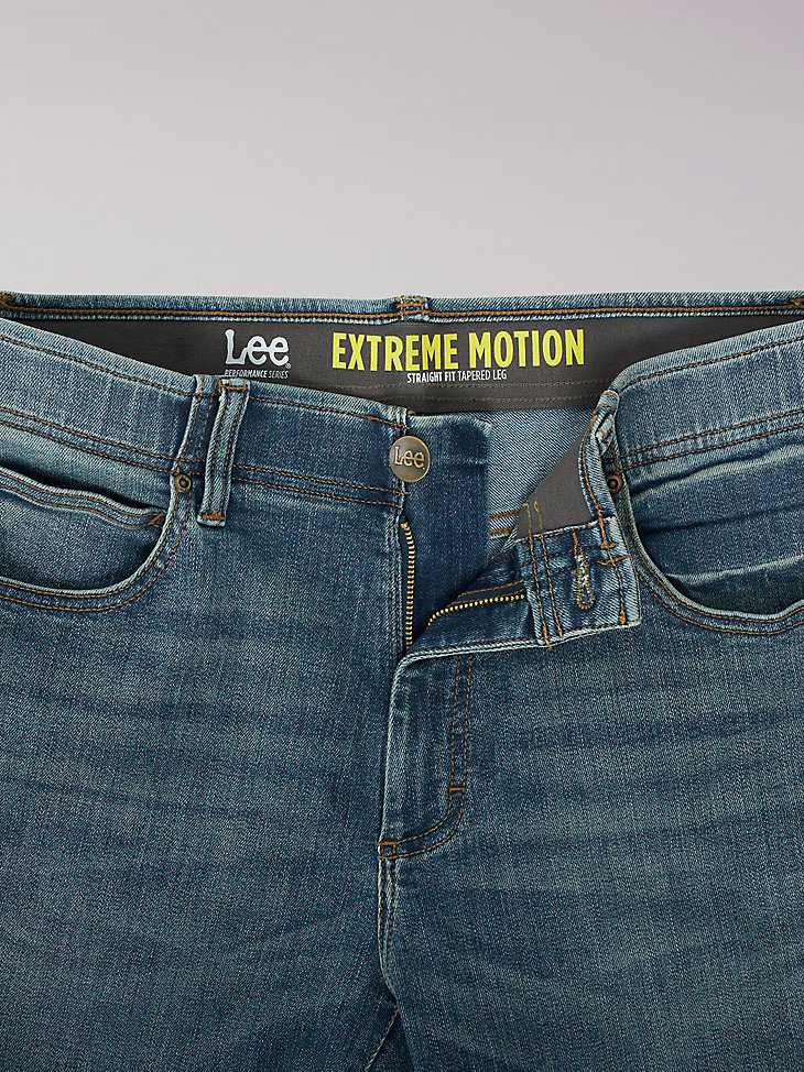 Men’s Extreme Motion Straight Fit Tapered Leg Jean | Lee®