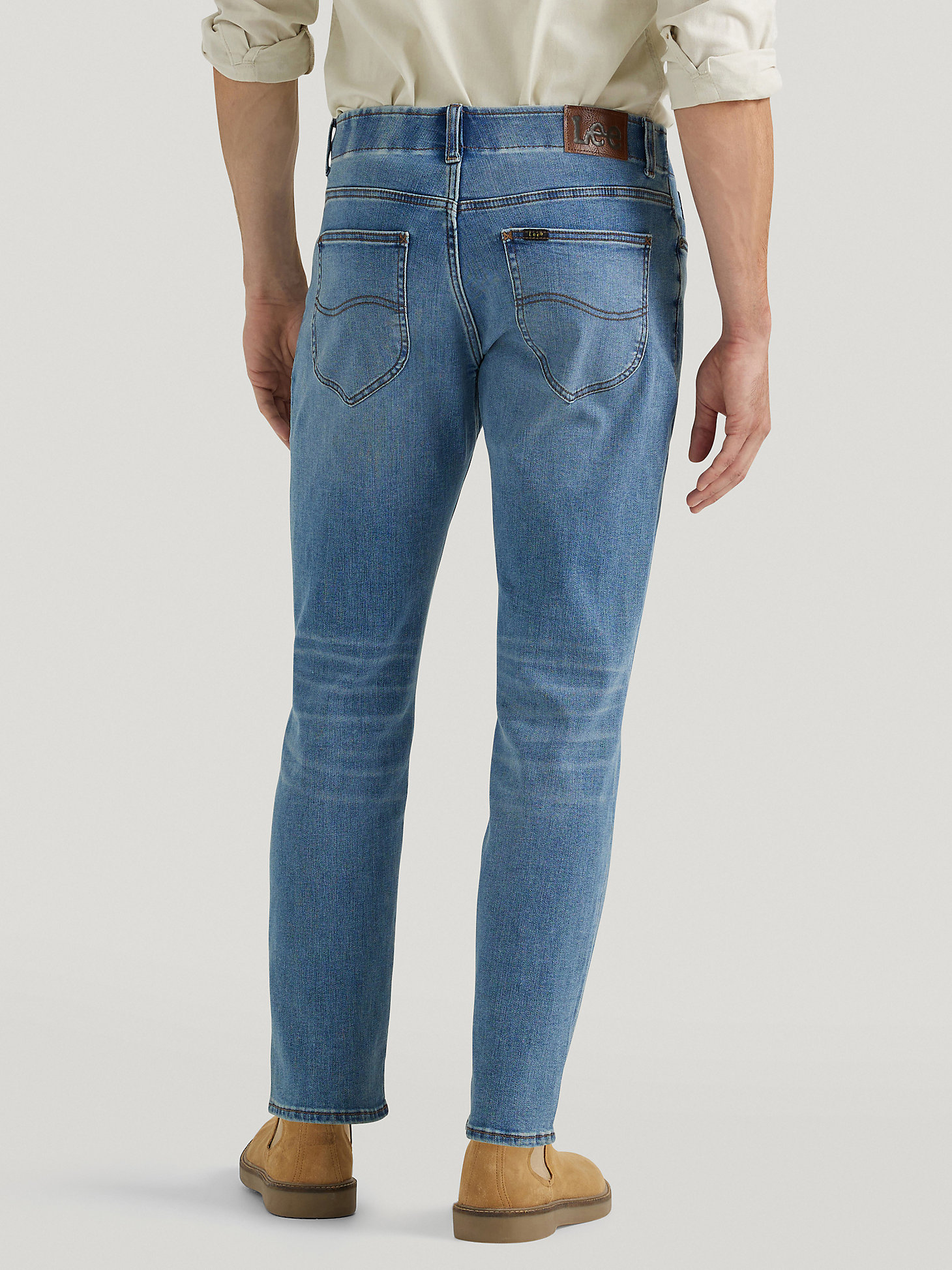 Men's Extreme Motion Straight Fit Tapered Leg Jean in Scott alternative view 2