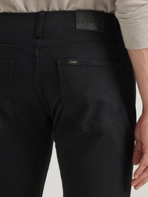 Men&rsquo;s Extreme Motion Straight Fit Tapered Leg Jeans in Black