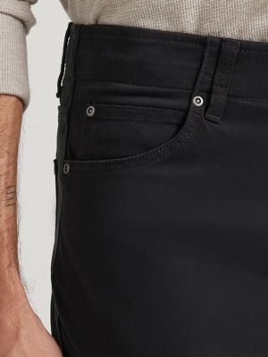 Men&rsquo;s Extreme Motion Straight Fit Tapered Leg Jeans in Black
